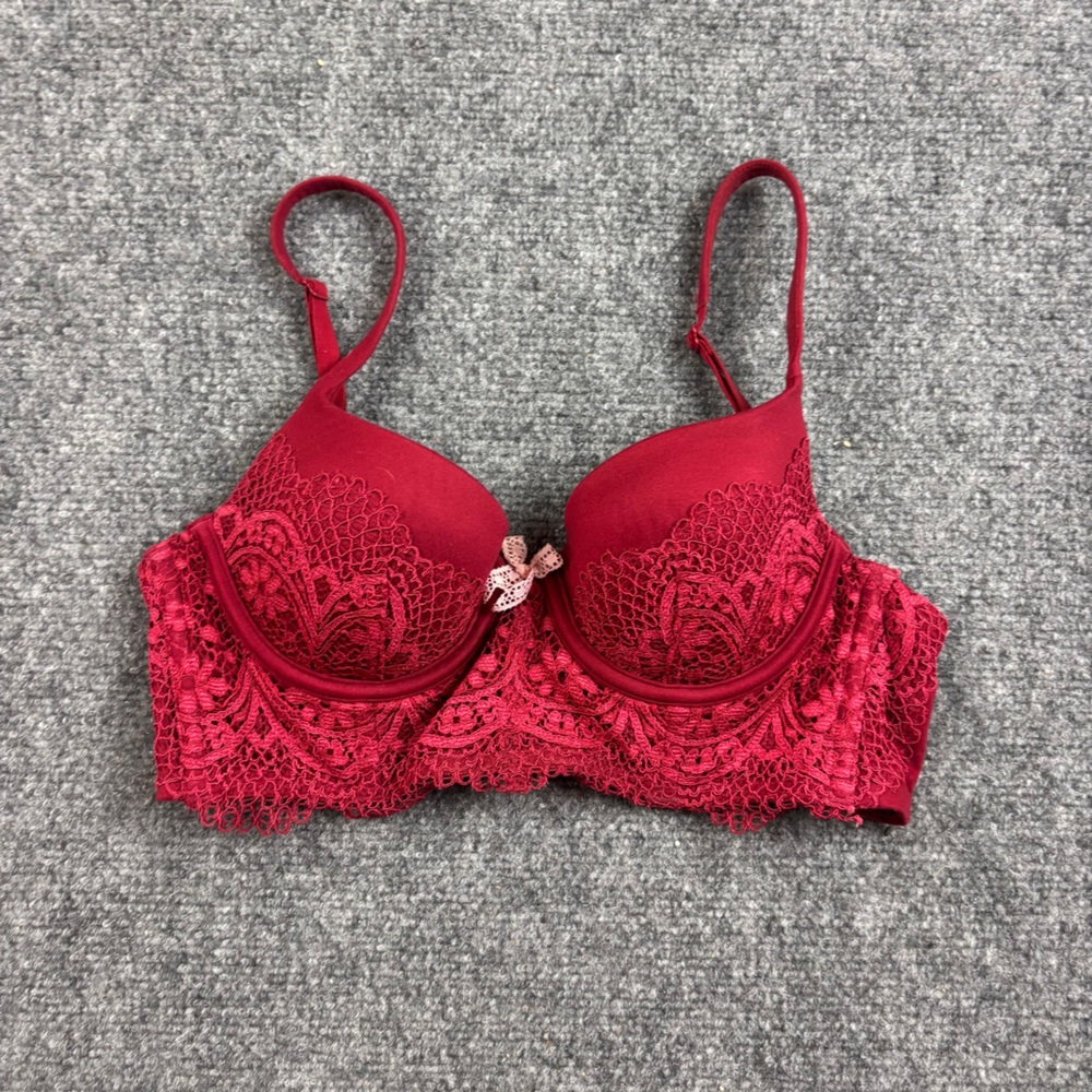 VICTORIA’S SECRET Women’s Body by Victoria Lined Demi Maroon Lace size: 32B